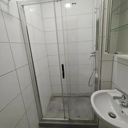 Spacious Worker With Rooftop Terrace - Up To 21 Guests 아파트 Ostringen